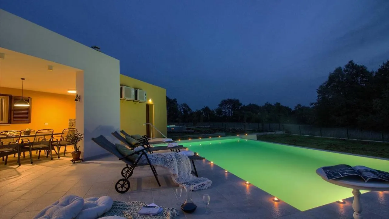 Charming Villa Tartufo With Private Pool Near Pula Svetvinčenat クロアチア